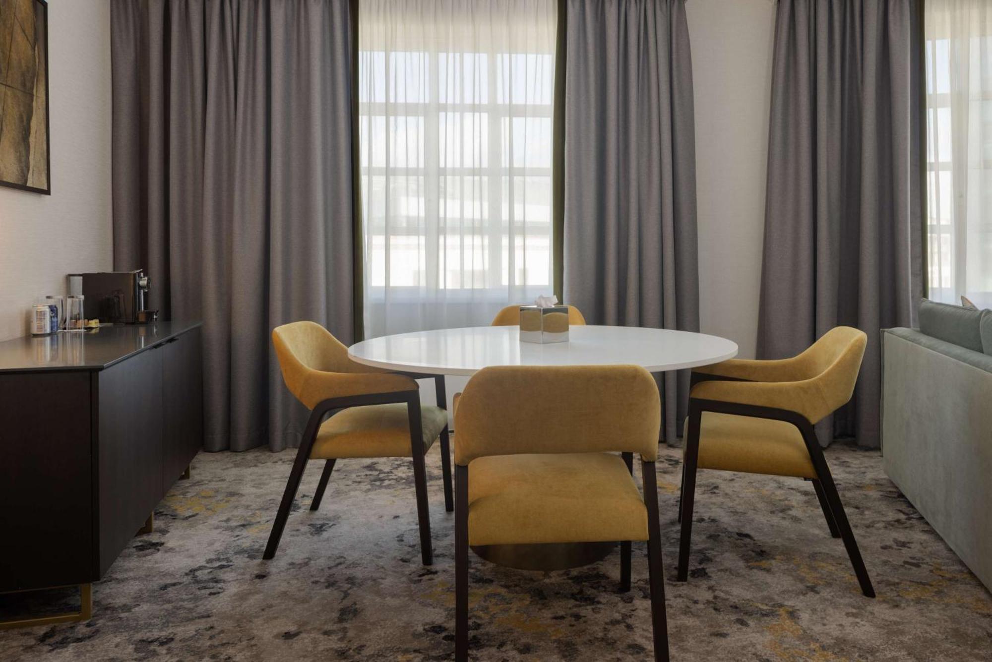 King Executive Suite