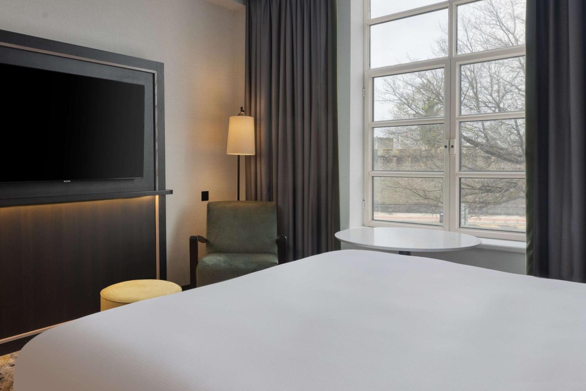 King Deluxe Room Castle View,1516428298:JPEG