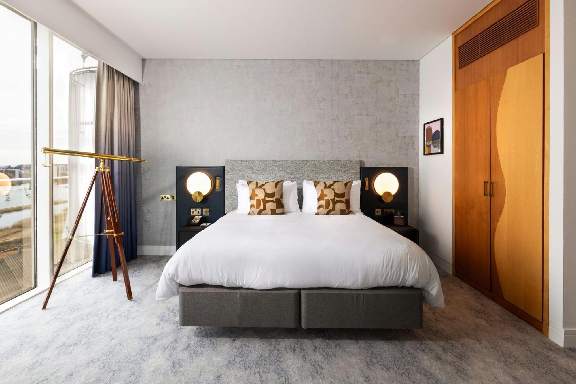 Super King Suite Harbour Bay View Tiger Bay