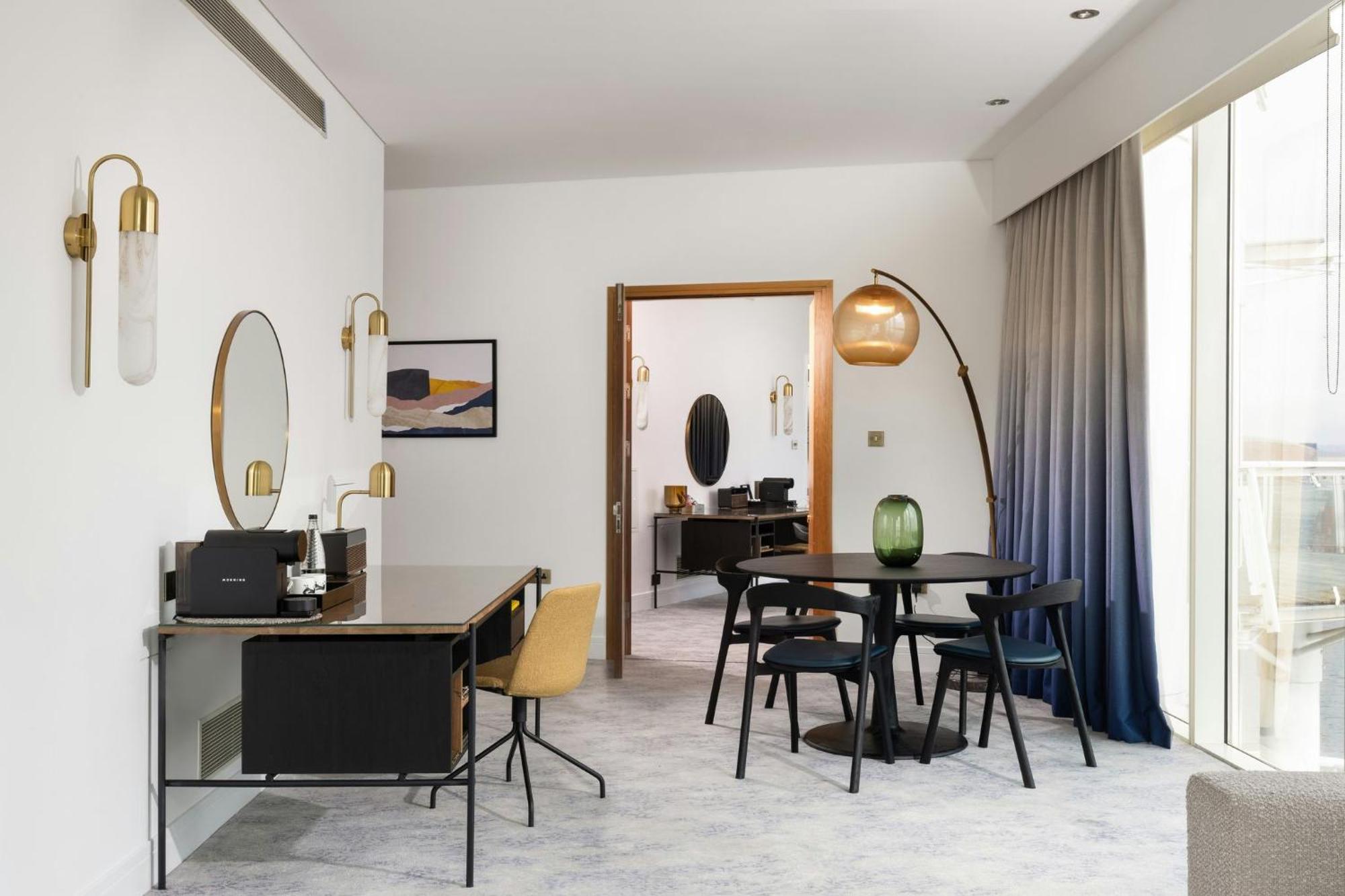 Super King Suite Harbour Bay View Tiger Bay