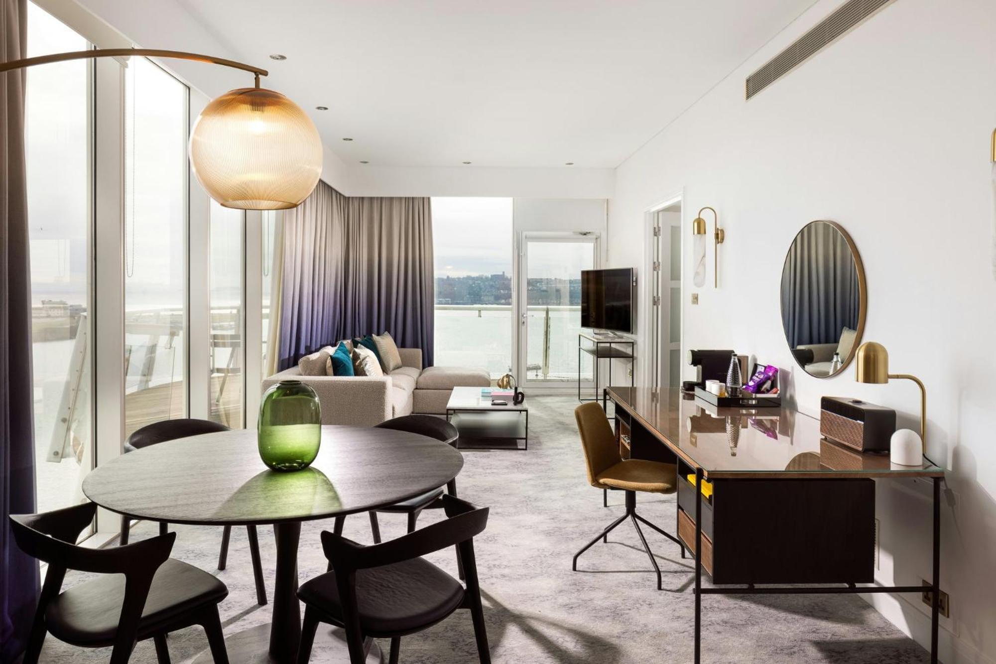 Super King Suite Harbour Bay View Tiger Bay