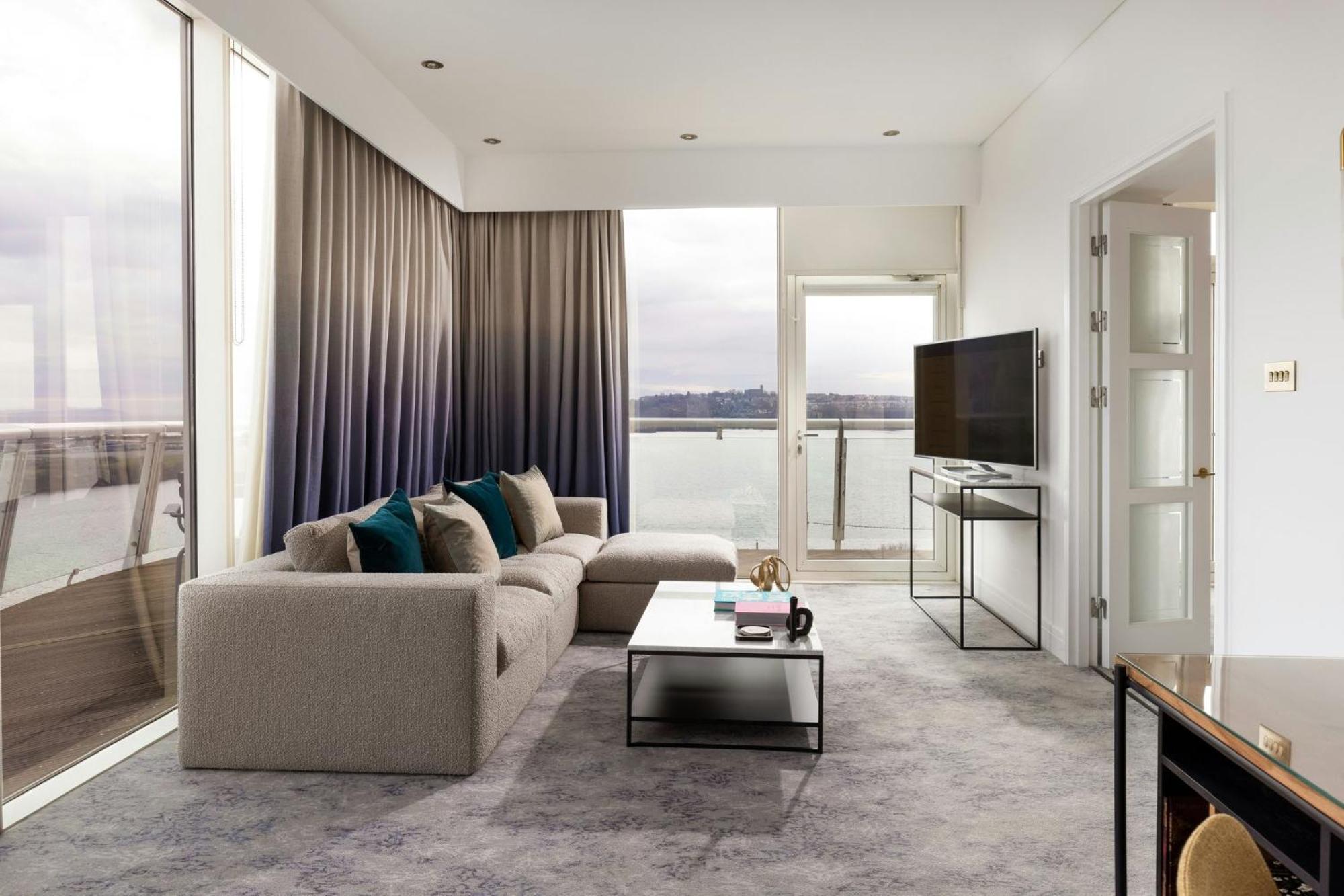 Super King Suite Harbour Bay View Tiger Bay