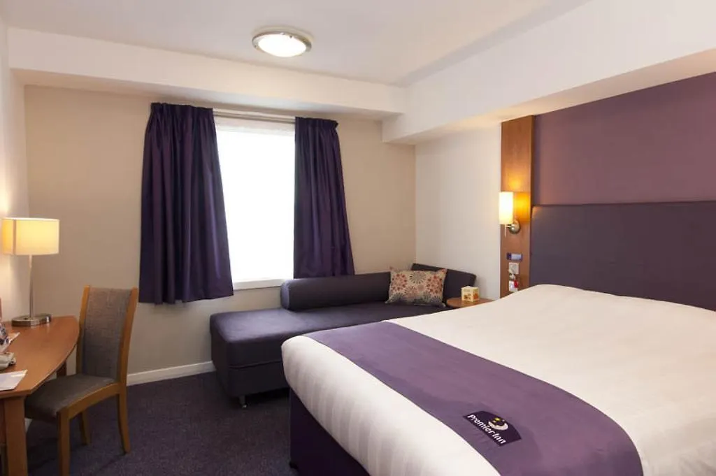 Premier Inn Cardiff North-1