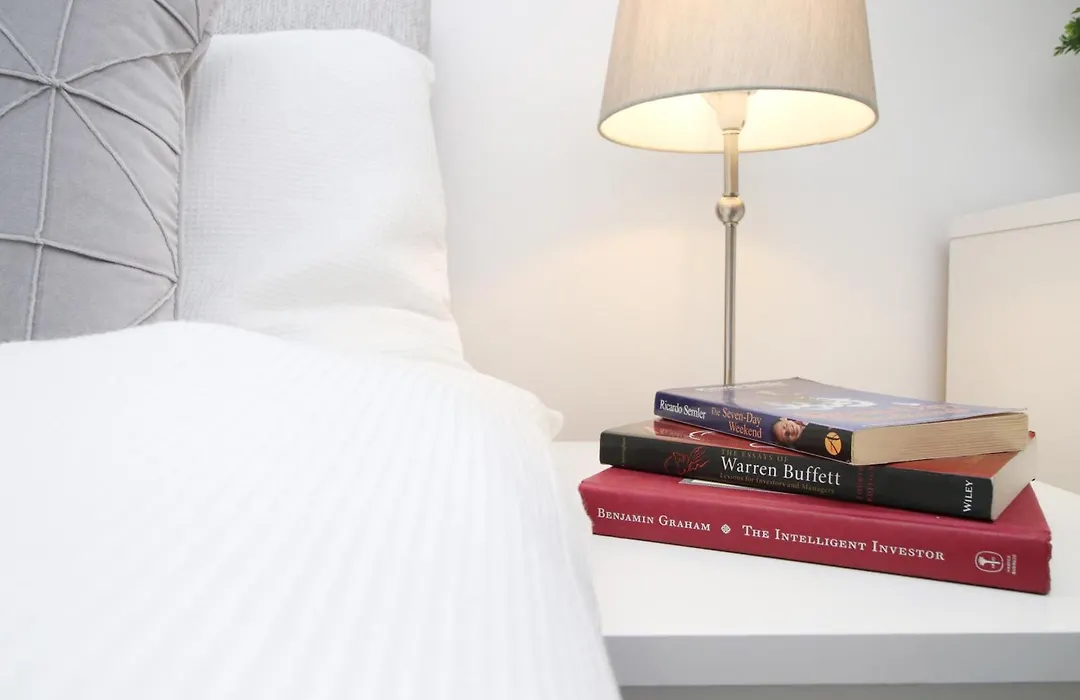 Modern Guesthouse, Fast Wi-Fi, Street Free Parking, Central, Fully Equipped-1