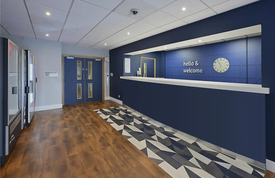 Travelodge Cardiff Central-1