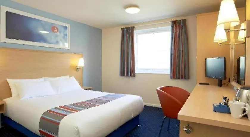 Travelodge Cardiff Central-1
