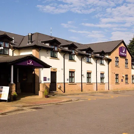 Premier Inn Cardiff West-2