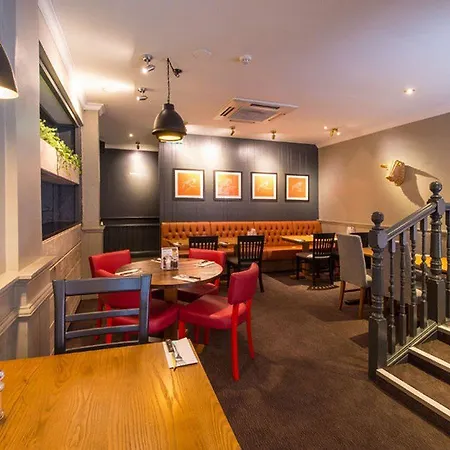 Premier Inn Cardiff West-2