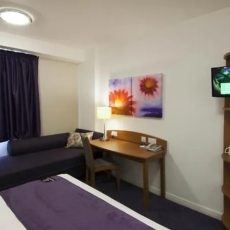 Premier Inn Cardiff City Centre-3