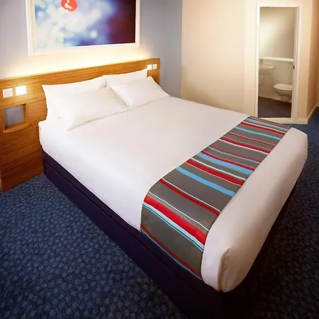 Travelodge Cardiff Atlantic Wharf Hotel-2