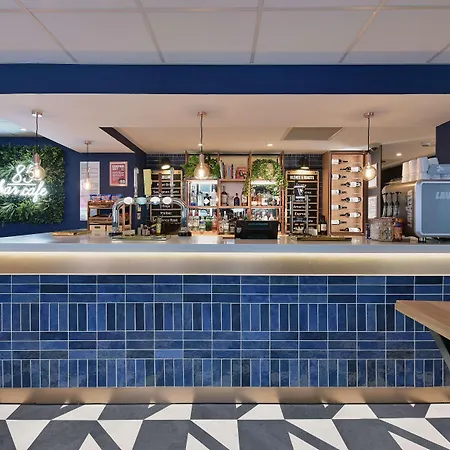 Travelodge Cardiff Central Queen Street-3
