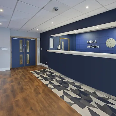 Travelodge Cardiff Central-3
