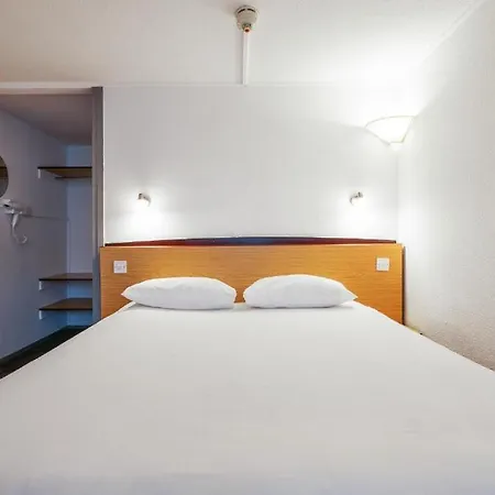 The Beacon Hotel, Cardiff, Part Of The Ag Collection-2
