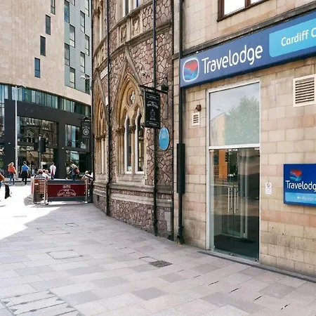 Travelodge Cardiff Central-2