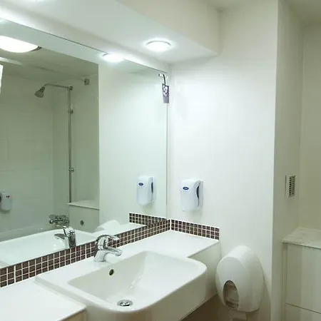 Premier Inn Cardiff East-2