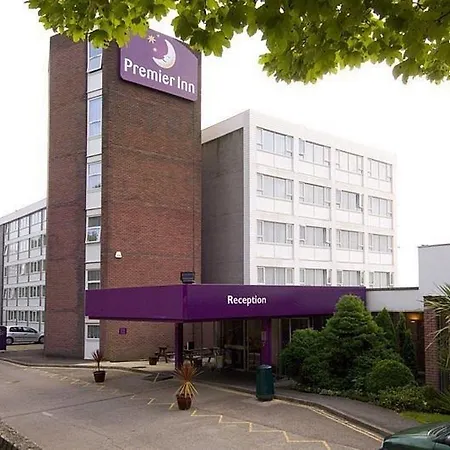 Premier Inn Cardiff North-2