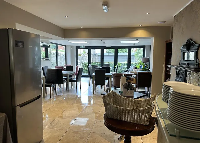 Number One Hundred Bed And Breakfast Cardiff