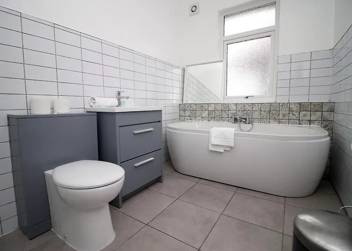 Royal Oak House By Ty Sa - 5 Bedroom House Cardiff