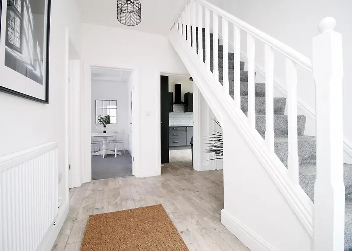 Royal Oak House By Ty Sa - 5 Bedroom House Cardiff