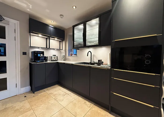 Number One Hundred Bed And Breakfast Cardiff