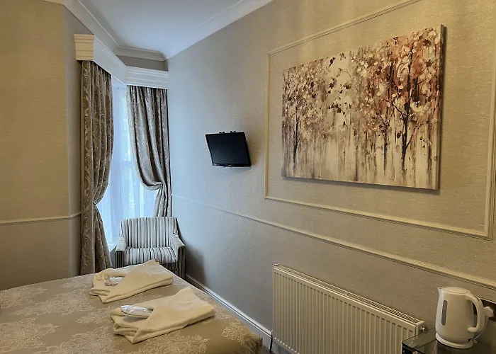 Tanes Hotel Cardiff
