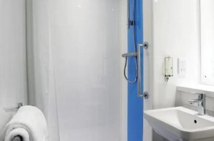 Travelodge Cardiff M4